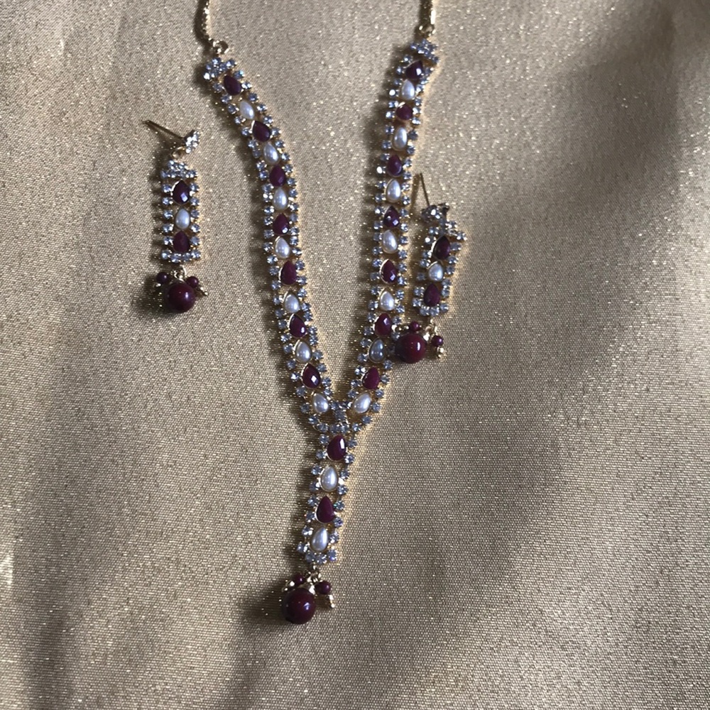 Beautiful pearl necklace with cute earrings
